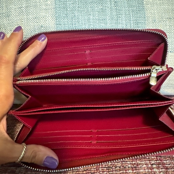 Louis Vuitton Epi Raspberry/Fuchsia Zippy Wallet - Picture 3 of 4